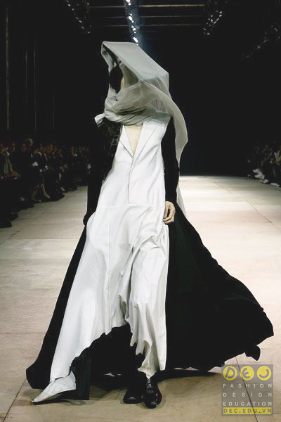 Phong cách thời trang tối giản qua thiết kế của YOHJI YAMAMOTO Phong cách thời trang tối giản qua thiết kế của YOHJI YAMAMOTO